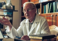 Борис Білинський у своєму робочому кабінеті. Львів, 2018 р.
