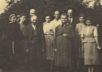 Děda a babička Venclovi se svými dětmi, Bořitava, 1956