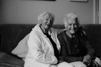 Se sestrou Květou Dostálovou ve svém domě, 2024