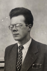 Na maturitní fotografii, 1952