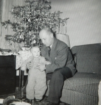 Otec Alois Slavický na Vánoce v roce 1955 u Pravomila Raichla  v USA