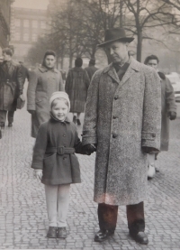 Otec Alois Slavický po návratu z USA