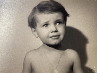 Ve dvou letech, Praha, 1948