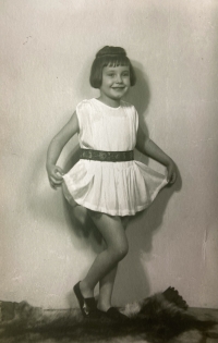 V pěti letech, Praha, 1951