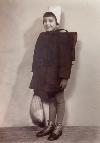 Poprvé do školy, 1952