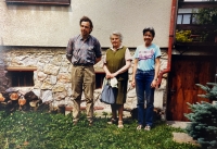 S matkou Emanuelou a bratrem Jiřím, Točná, 1974