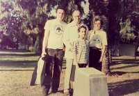 S rodinou v kibucu Kfar Masaryk, Izrael, 1990