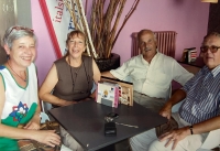 Helena Pojarová (první zleva) s přáteli v Izraeli, 2008