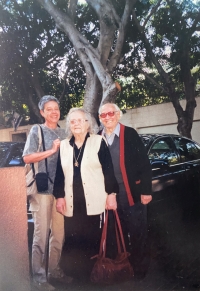 Helena Pojarová (první zleva) s přáteli v Izraeli, 2008