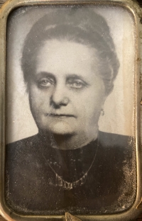 Babička Emanuela Škrábková, asi 1950