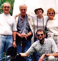 Daniel Špička (druhý zleva) po roce 2010 na snímku se svými sourozenci Dianou (první zprava) a Hilarem  (první zleva)