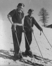 Přemysl Sobotka (vpravo) s bratrem, 1960