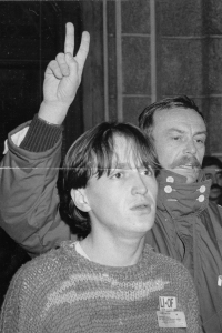 Přemysl Sobotka (vpravo) během sametové revoluce, liberecká radnice, 23. listopadu 1989