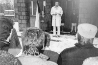 Během sametové revoluce, 27. listopadu 1989