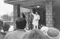 Během sametové revoluce, 27. listopadu 1989