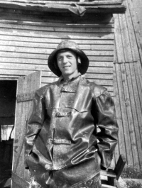 Emil Drastík jako brigádník v sádrovcovém dole v Kobeřicích, přibližně 1955