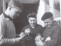 Pamětník s rodiči