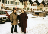 Bratr pamětníka Karel s matkou při její první a jediné návštěvě v Německu