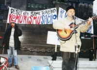 Jan Kryl při vystoupení na Václavském náměstí u příležitosti Palachova týdne