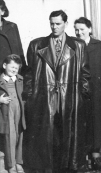 Pamětník se svou manželkou a synem Robertem po propuštění z vězení, polovina 50. let