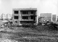Stavba rodinných domků ve Služovicích, 1984