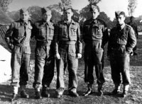 Společná fotografie buchlovických zahraničních vojáků v Cholmondeley v Anglii v roce 1940. (Ignác Syrovátka uprostřed)