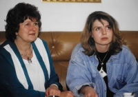 Petra Procházková s maminkou před odjezdem do Ruska