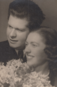 Svatební foto rodičů, 1947