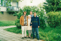 S maminkou a se syny, vlevo Alexander a vpravo Jiří, 2000