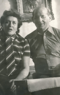 Rodiče pamětníka Božena a Milan Richterovi, 1973