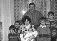 Antonín Trávníček s manželkou a syny, Vánoce 1979 v Herálci
