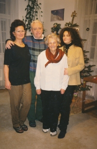 S manželem, dcerou a tchyní, 1998
