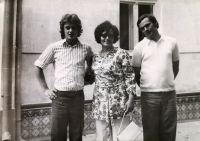 Rodinná fotografie, zleva Petr Fusek, matka Marie a starší bratr František