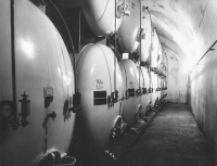 Ležácký sklep s ocelovými tanky
