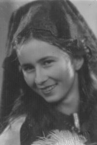 Portrét Růženy Černíkové v kostýmu