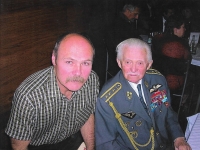 Ples RAF ve Slaném, Jiří Svoboda s gen. Františkem Peřinou, rok 2003 