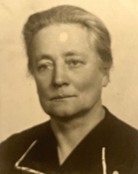 Babička Anna Pourová, cca 40. léta