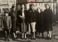 S matkou Helenou Pourovou, 1956