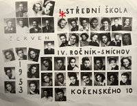 Alena Winterová (označena hvězdičkou) na školním tablu, 1953