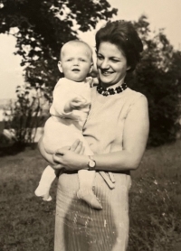 S dcerou Dominikou, 1964