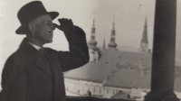 Dědeček Benedikt Pohlídal, pohled z orloje, Olomouc, 1935