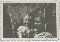 Dana Viestová with her mother just before the entire family was imprisoned