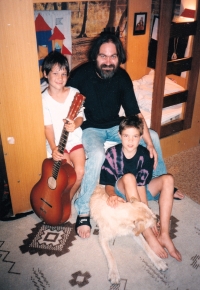 Jiří Fuchs s dětmi (r. 1997)