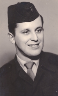 Josef Hořák na vojně. Zhruba rok 1958