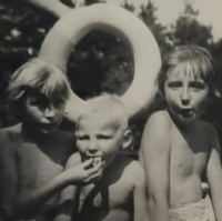 Michaela Piňosová se sourozenci