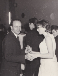 Vladimíra Bukvicová s otcem, 1965