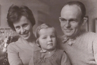 S dcerou Hanou a manželem Jaromírem. Kaplice, 60. léta dvacátého století 