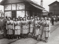 Sokolky, tchyně druhá zleva