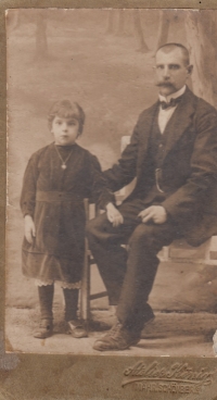 Dědeček Jan Grygar s maminkou pamětnice