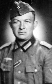 František Stoček, otec Anny Fabiánové, v uniformě wehrmachtu
